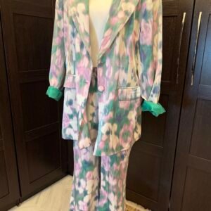 Alternative view of White/lilac belt suit