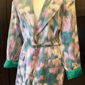 White/lilac belt suit